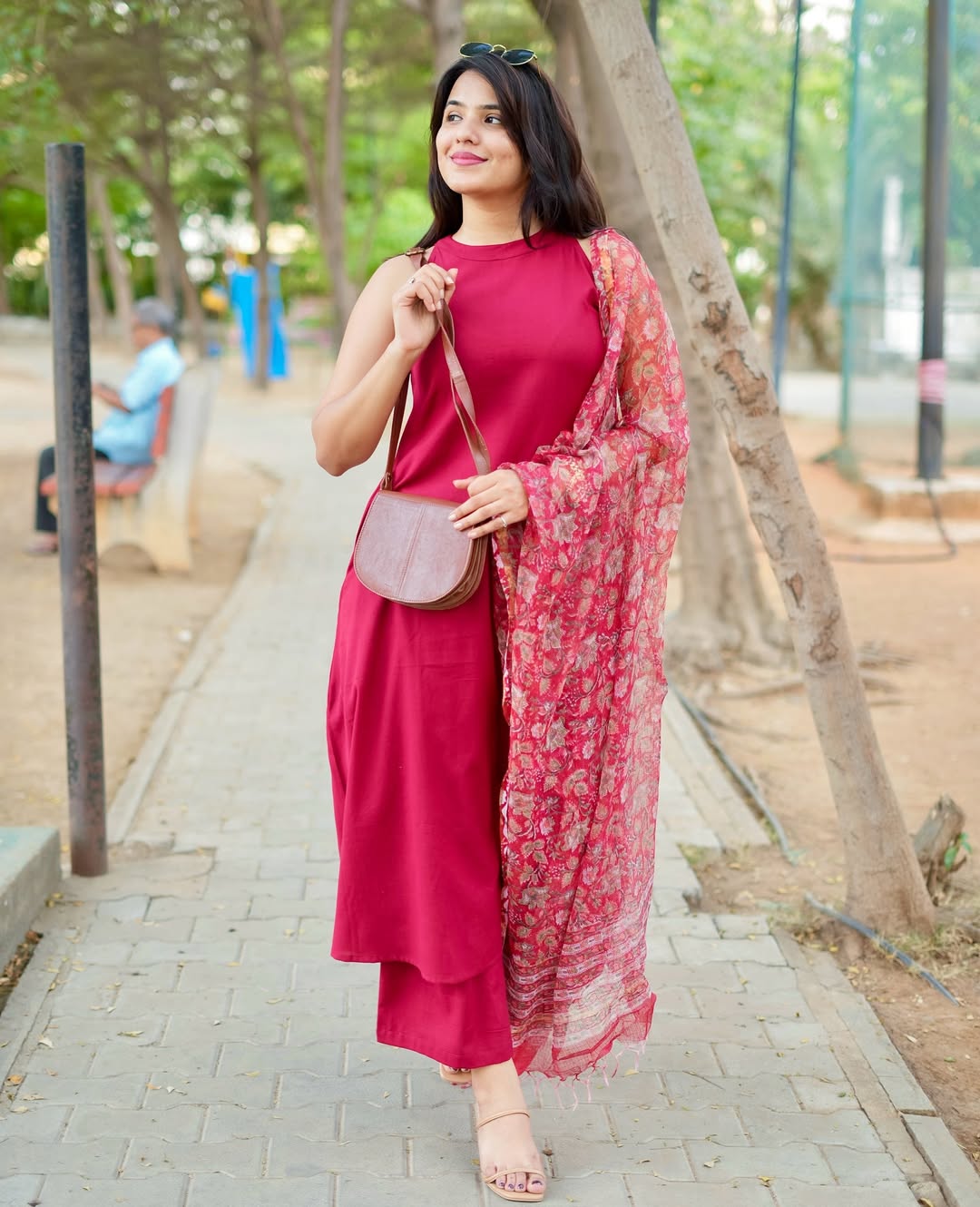 Red A-Line Halter Neck Kurti with Linen Dupatta & Cotton Palazzo β Sleeveless Trendy Style with Back Button