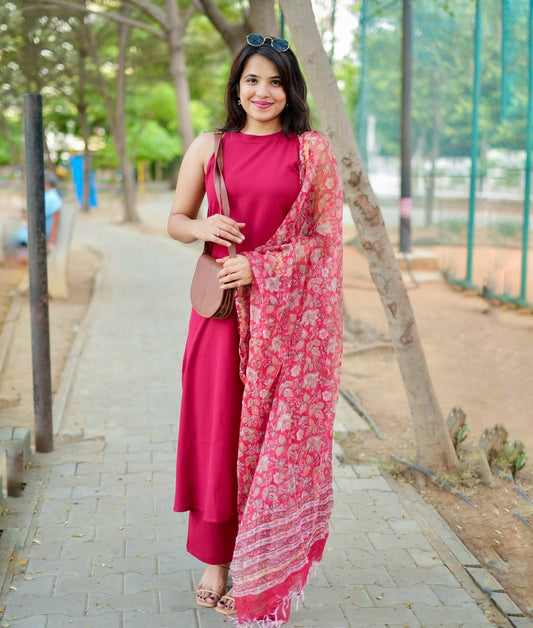 Red A-Line Halter Neck Kurti with Linen Dupatta & Cotton Palazzo – Sleeveless Trendy Style with Back Button