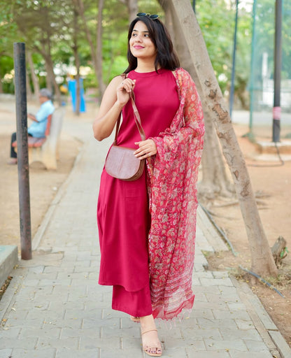 Red A-Line Halter Neck Kurti with Linen Dupatta & Cotton Palazzo – Sleeveless Trendy Style with Back Button